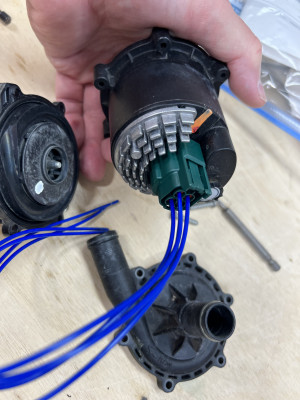Tesla Coolant Pump w/Nissan/Subaru O2 connector/harness.