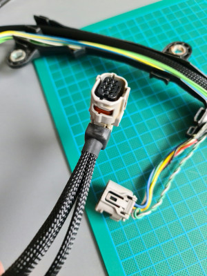 Strain relief via braid locked in with internal glue heat shrink to back of plug lock.