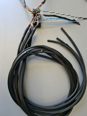Braided protection fitted and keeps each &quot;drain loop&quot; in position with its respective synchronous cable.