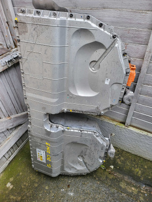 BMW PHEV battery 01.jpeg