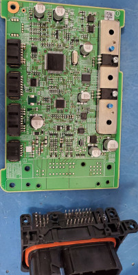 9 Leaf Controller Outside World Connector de-soldered.jpg
