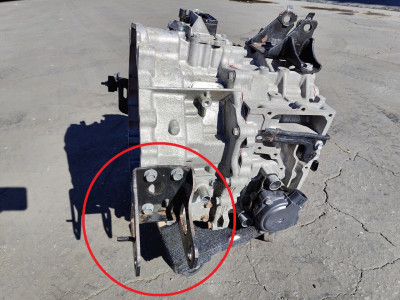 s-l1600 front bracket circled.jpg