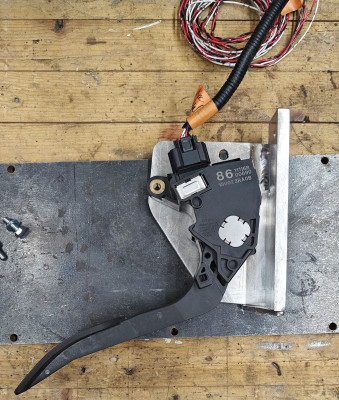 Leaf pedal mount.jpg