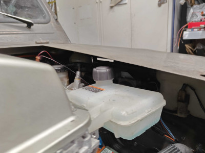 Coolant reservoir_clears.jpg