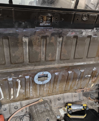 HV_cable_hole2.jpg