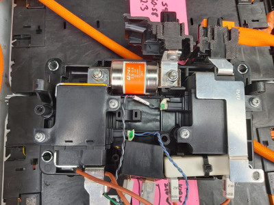 Resistor and precharge contanctor rotated 90 deg