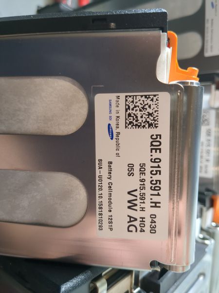 File:VW Passat GTE Battery module label.jpg