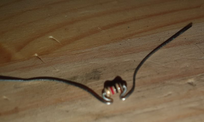 File:1k resistor bent for SMD.jpg
