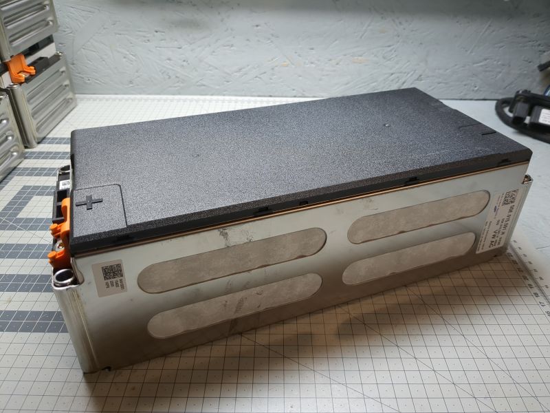 File:VW Passat GTE battery module.jpg