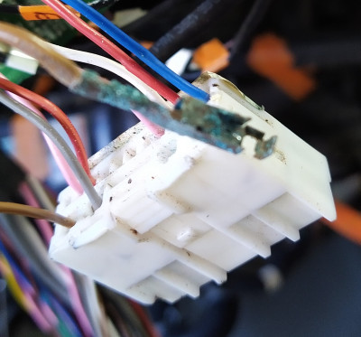 coroded connector.jpg